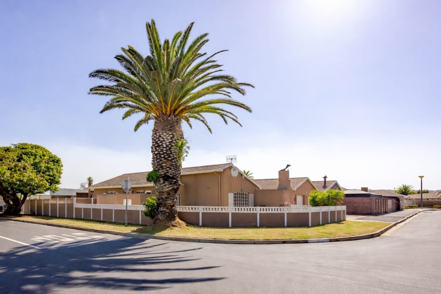 5 Bedroom Property for Sale in Bothasig Western Cape